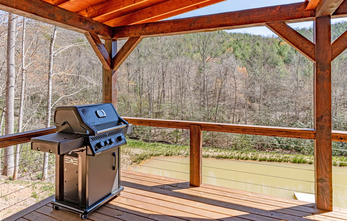 Preserve-Mountain-Getaway-Cabin-grill