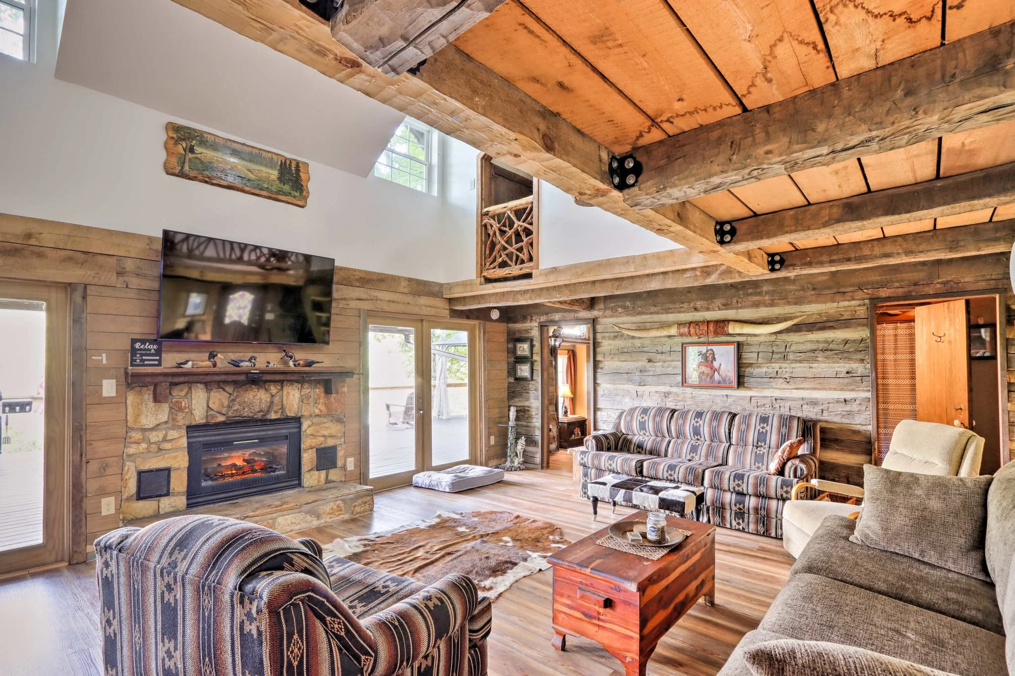 Chestnut Lodge Living Room - stayNantahala