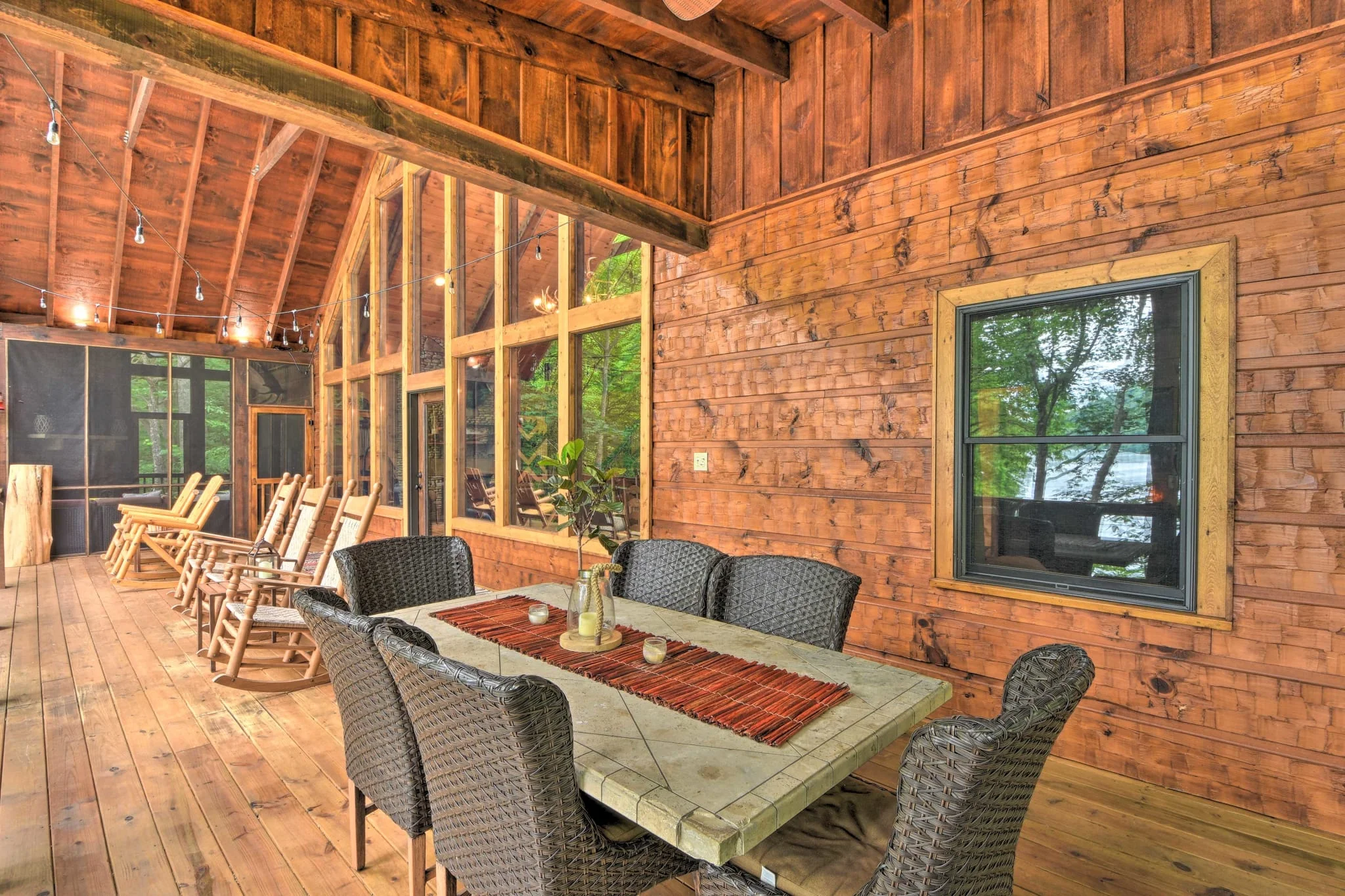 Echo Lodge Dining Room - stayNantahala