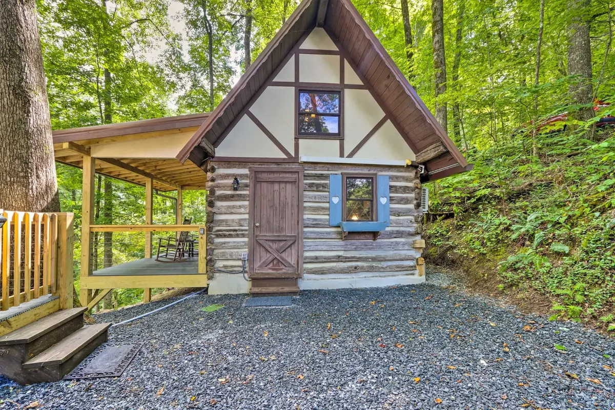 Lake Nantahala Chestnut Studio Lakeside Cabin