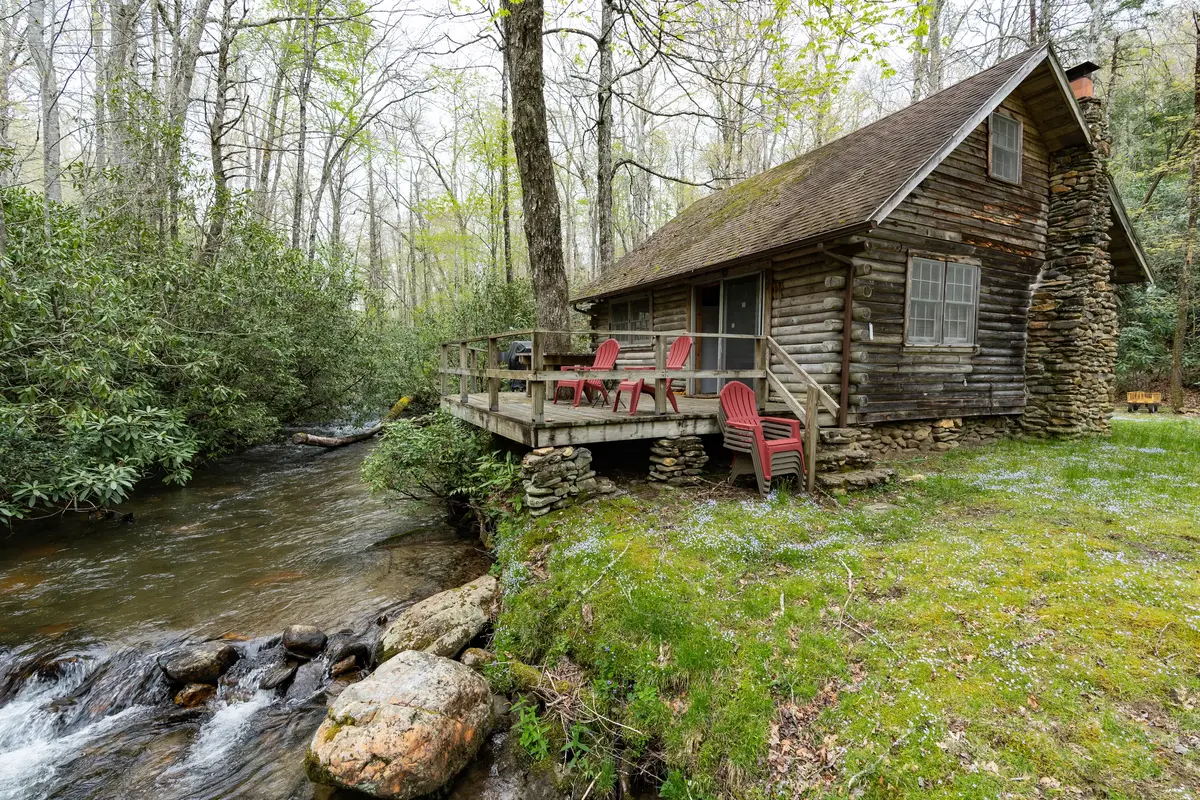 Lake Nantahala - Mountainside Cabin