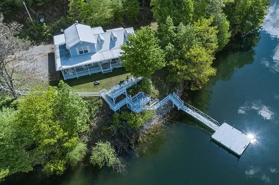 Lake Nantahala Lakefront Cabin