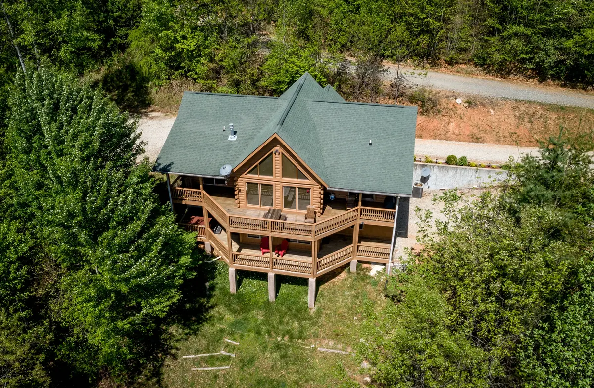 Lake Nantahala - Mountainside Cabin