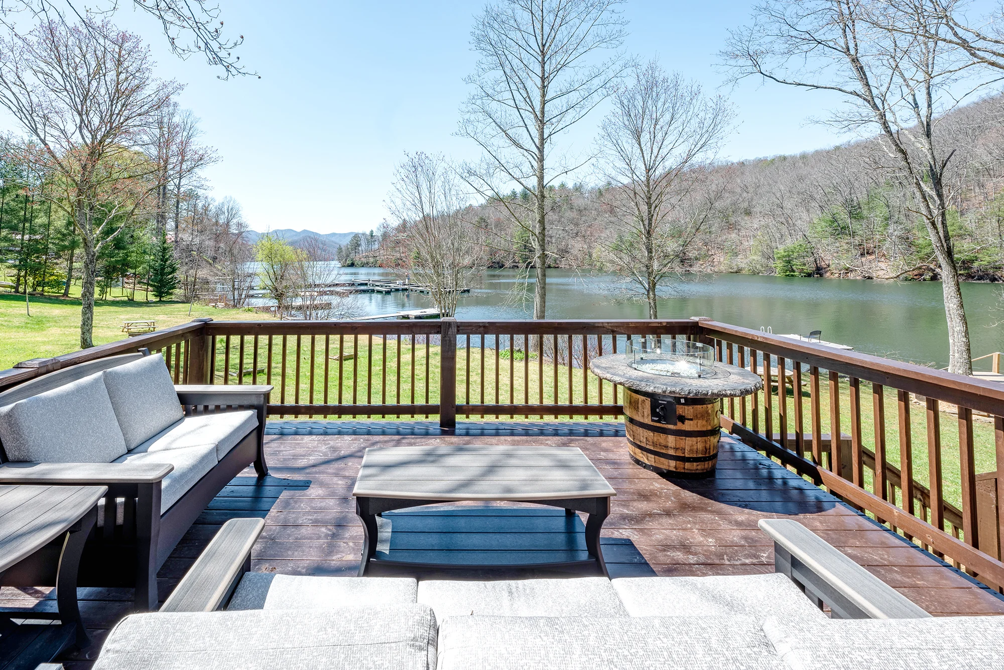 Lake Nantahala Waters Edge Lakefront Cabin