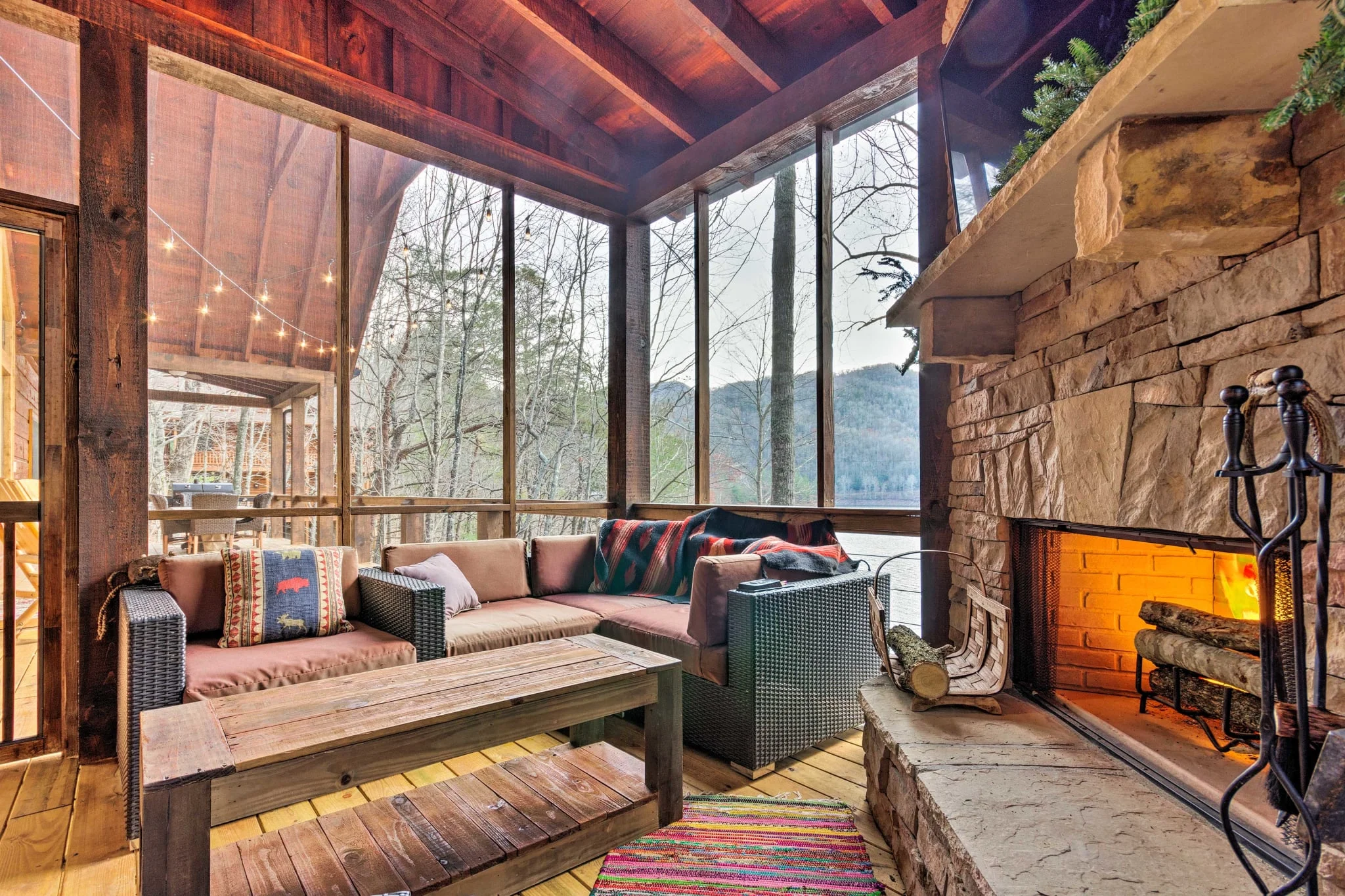 Echo Lodge Living Room3 - stayNantahala